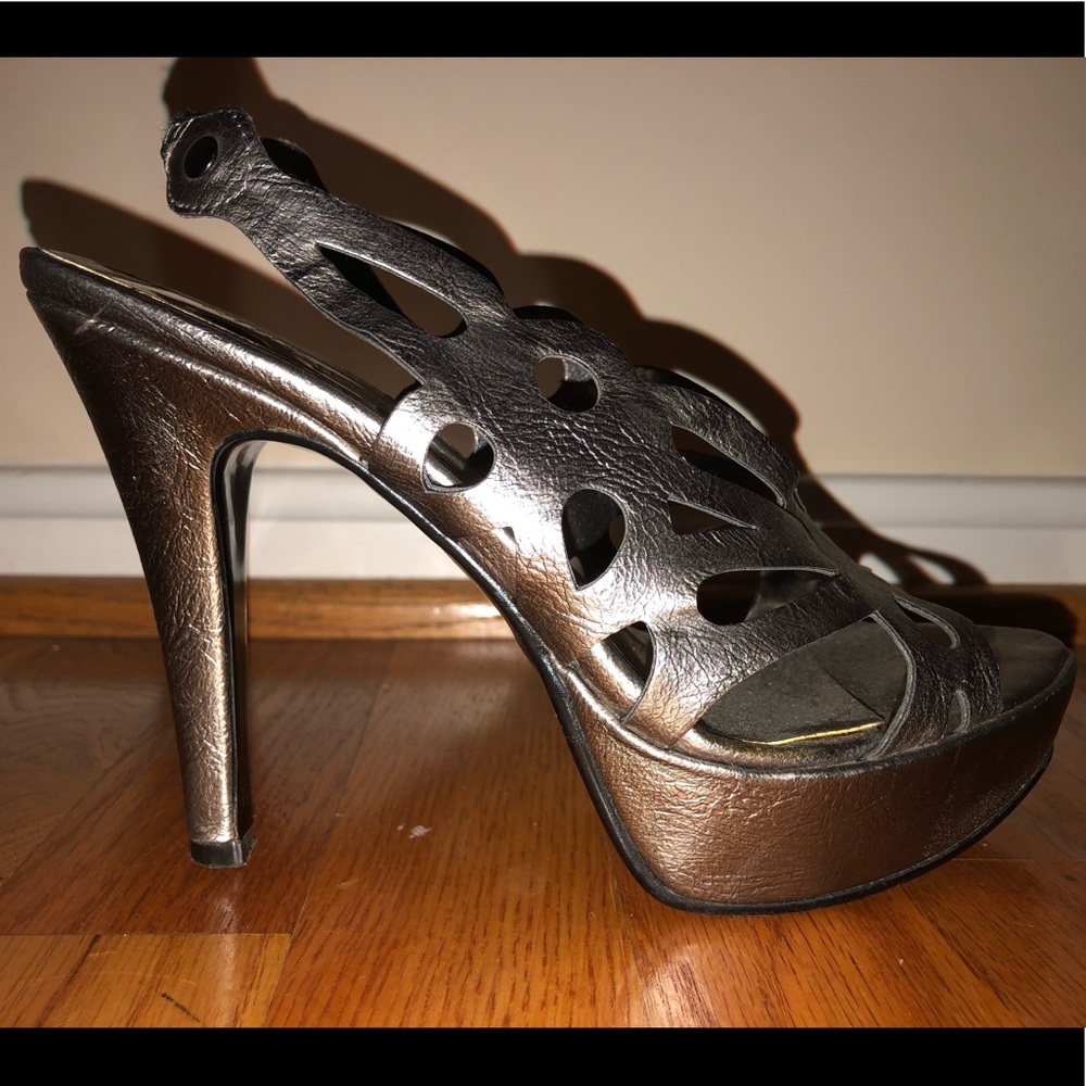 Pewter cutout pumps